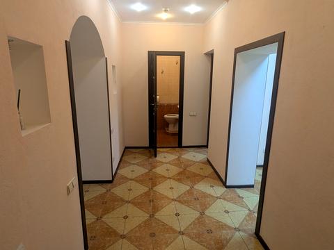 комерційна за адресою Кропивницького вул., 18