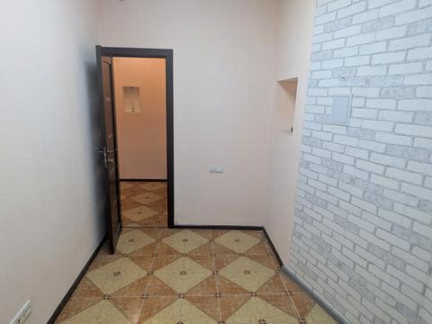 комерційна за адресою Кропивницького вул., 18