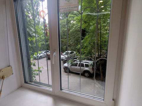 комерційна за адресою Кропивницького вул., 18