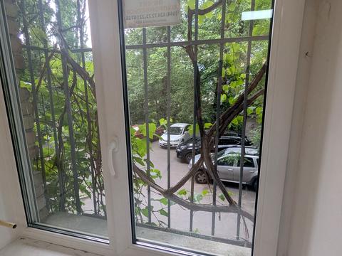 комерційна за адресою Кропивницького вул., 18