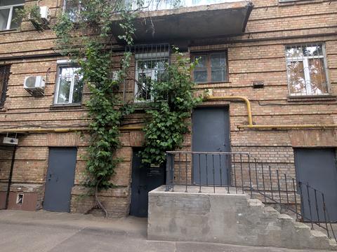 комерційна за адресою Кропивницького вул., 18