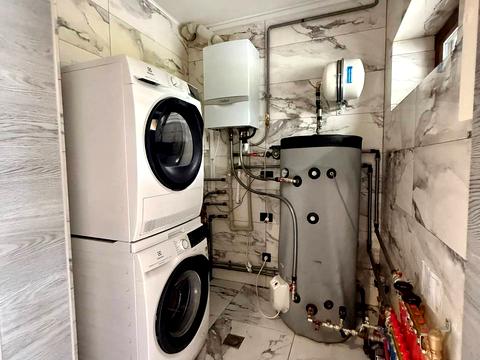 будинок за адресою Незалежності України, 64а