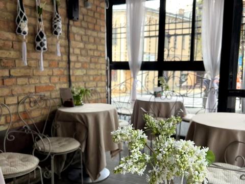 комерційна за адресою Андріївський узвіз, 30