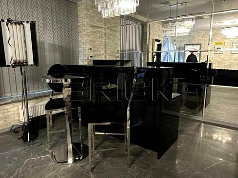 комерційна за адресою Лесі Українки бульв., 7-В