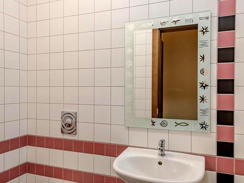 комерційна за адресою Дегтярівська вул., 33Б