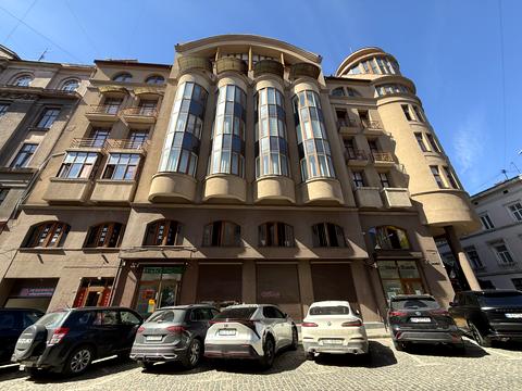 коммерческая по адресу Валовая ул., 15