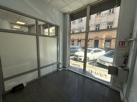 комерційна за адресою Валова вул., 15