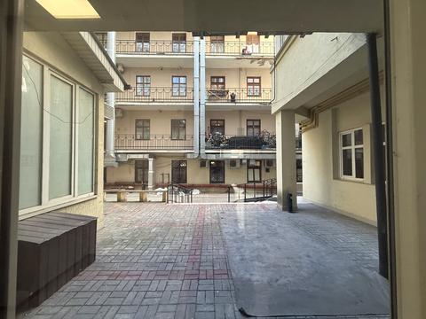 комерційна за адресою Валова вул., 15