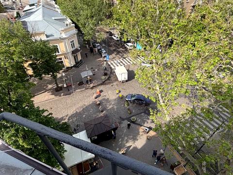 коммерческая по адресу Дерибасовская ул., 17