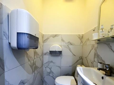 комерційна за адресою Джерельна вул., 20б