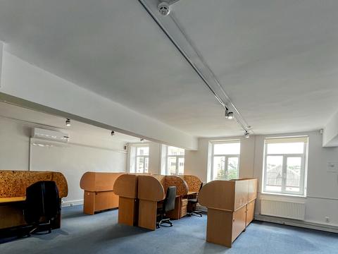 комерційна за адресою Джерельна вул., 20б
