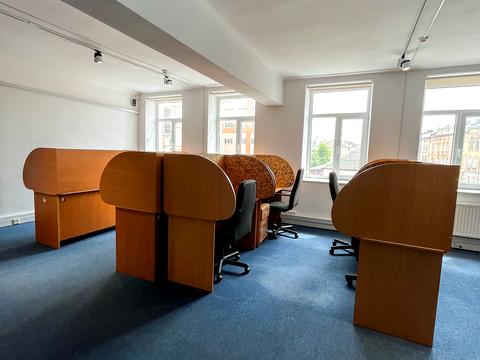 комерційна за адресою Джерельна вул., 20б