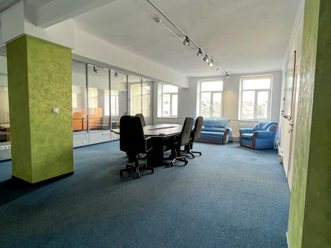 комерційна за адресою Джерельна вул., 20б