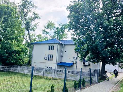 комерційна за адресою Центральна, 22