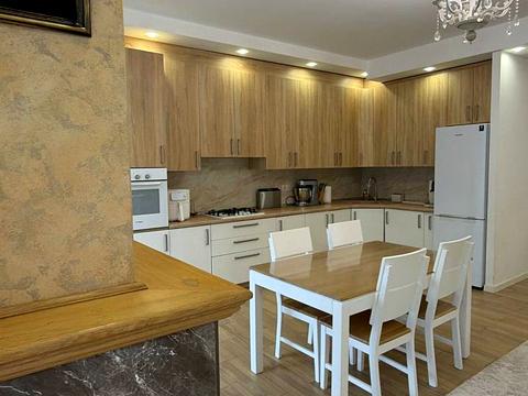 будинок за адресою Невеличука вул., 28
