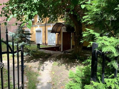 комерційна за адресою Дмитрівська вул., 37б