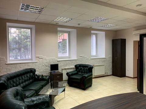 комерційна за адресою Дмитрівська вул., 37б
