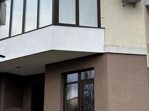 комерційна за адресою Університетська вул., 25