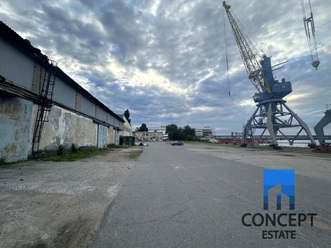 комерційна за адресою Десантників пл., 5