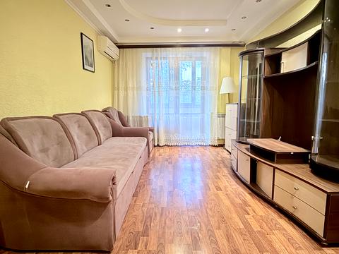 квартира за адресою Ореста Левицького вул. (Академіка Курчатова), 18