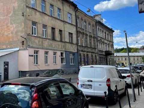 квартира за адресою Під Дубом вул. (Космонавтів), 8