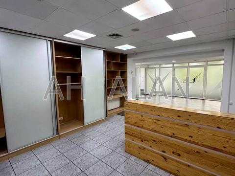 комерційна за адресою Володимирська вул., 77А
