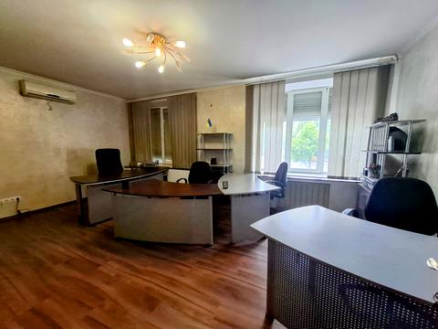 комерційна за адресою Шовковична вул., 30