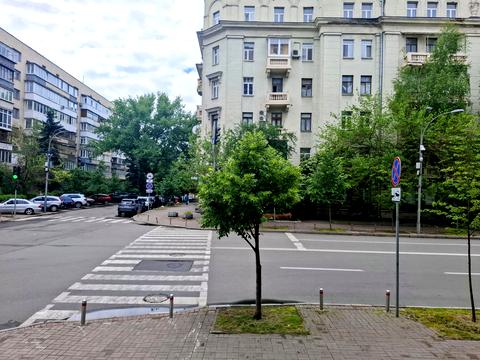 комерційна за адресою Шовковична вул., 30