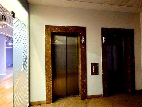 комерційна за адресою Спаська вул., 5