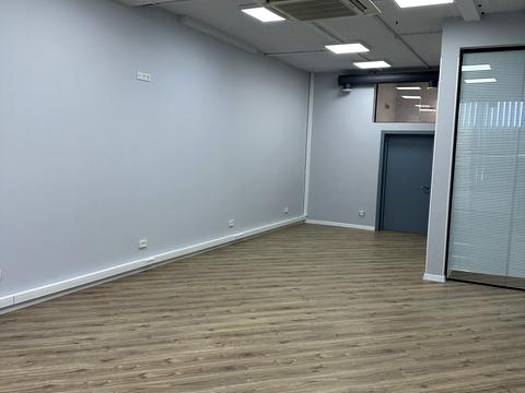 коммерческая по адресу Вице-адмирала Жукова пер., 17/19