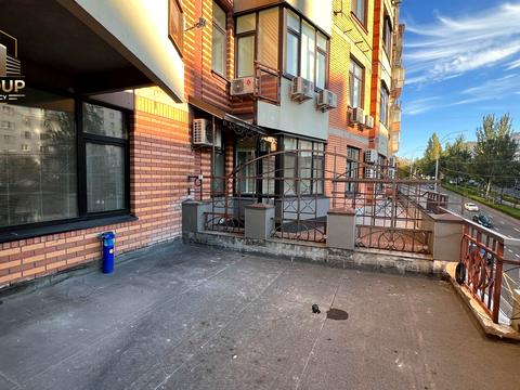 комерційна за адресою Лесі Українки бульв., 7-Б