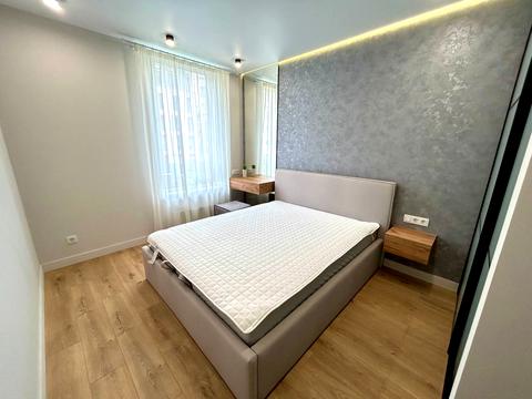 квартира за адресою Салютна вул., (Будинок 02301-02303)