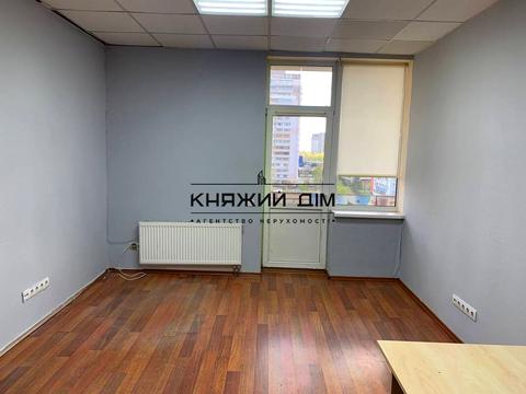 комерційна за адресою Лариси Руденко вул., 6а