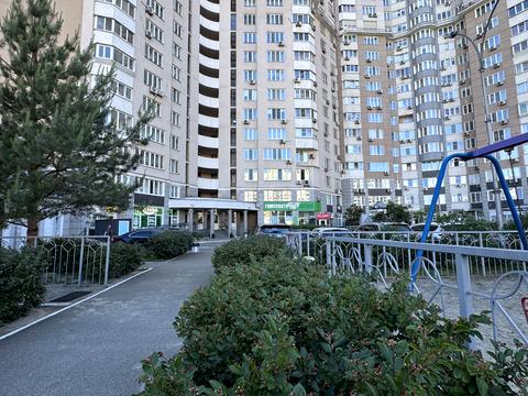 квартира за адресою Київ, Срібнокільська вул., 1