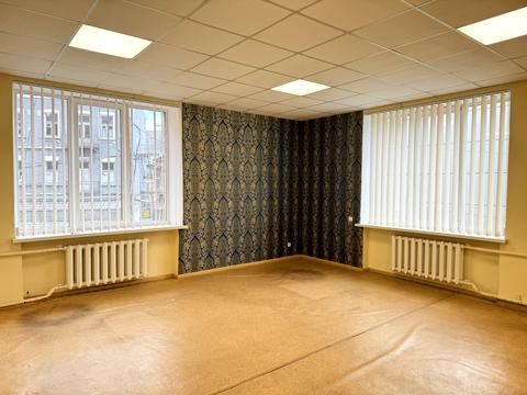 комерційна за адресою Королеви Єлизавети ІІ вул. (Глинки), 15