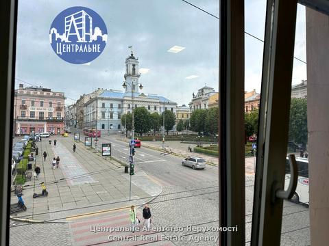 комерційна за адресою Чернівці, Центральна пл., 1