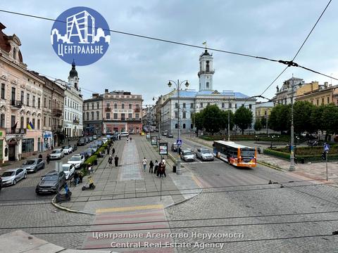 комерційна за адресою Чернівці, Центральна пл., 1