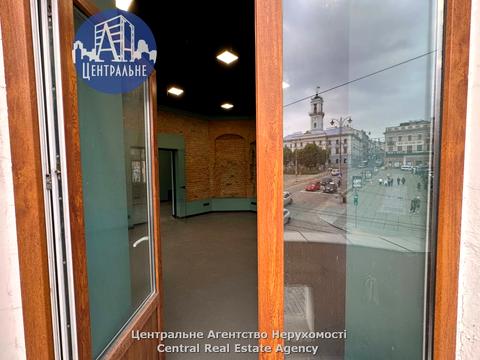 комерційна за адресою Чернівці, Центральна пл., 1