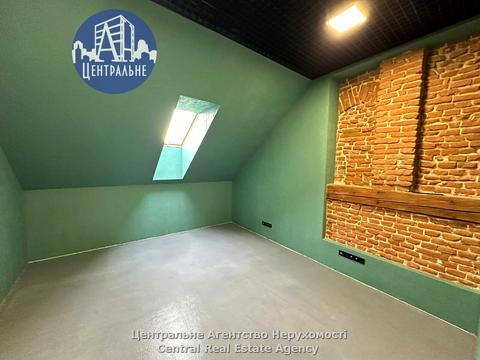 комерційна за адресою Чернівці, Центральна пл., 1