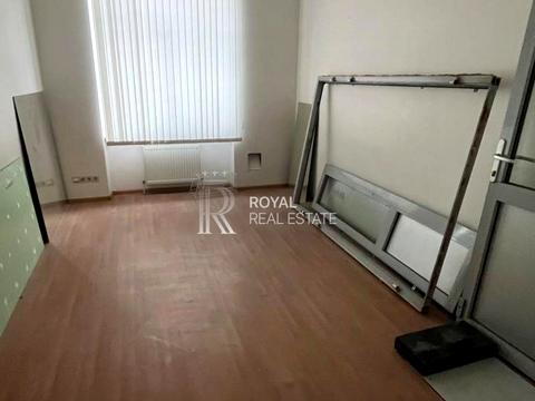 комерційна за адресою Київ, Новонаводницька вул. (Лаврська), 8