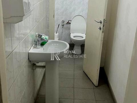 комерційна за адресою Київ, Новонаводницька вул. (Лаврська), 8