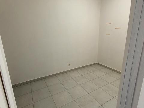 комерційна за адресою Райдужна вул., 88