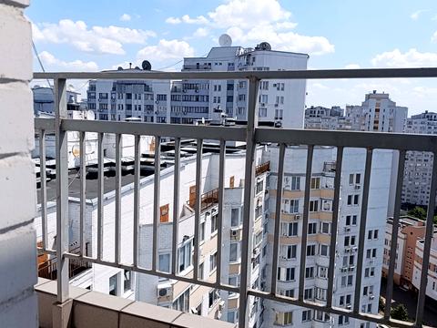 комерційна за адресою Миколи Бажана просп., 14