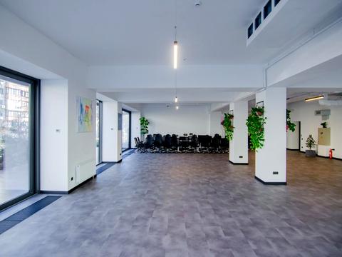 комерційна за адресою Саксаганського вул., 55