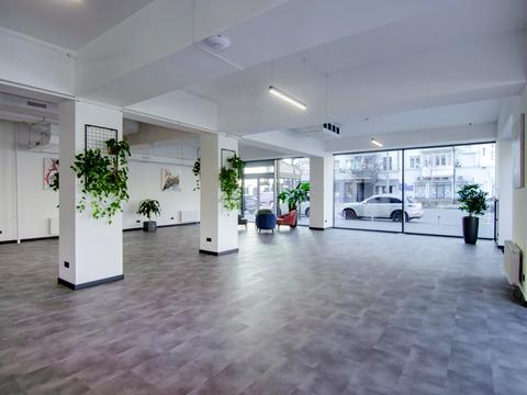 комерційна за адресою Саксаганського вул., 55