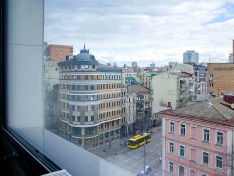 комерційна за адресою Саксаганського вул., 55