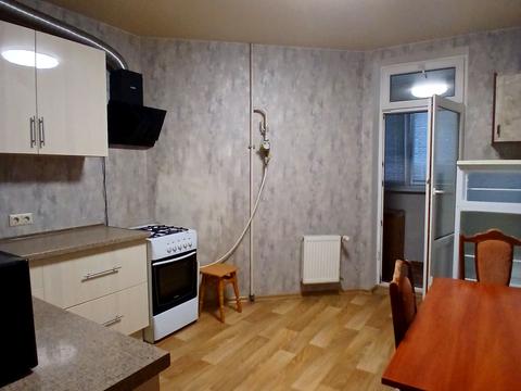 квартира за адресою Раїси Окіпної вул., 8