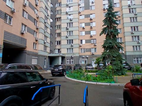 квартира за адресою Раїси Окіпної вул., 8