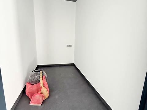 коммерческая по адресу Независимости Украины ул., (Будинок 4)