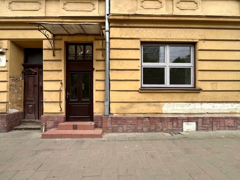 комерційна за адресою Митрополита Андрея вул., 18